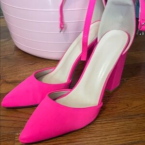 Chic Fuchsia Block Heel Pumps